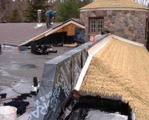 thatched roof, shingle roof, flat roof, clay tile roof